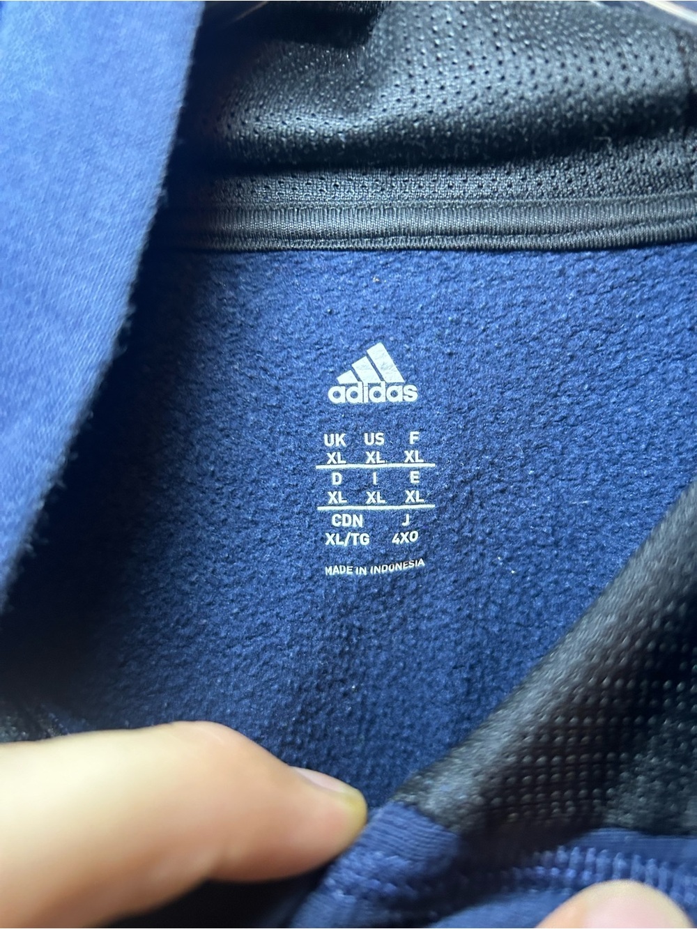 Vintage Adidas logo patch pullover hoodie - Picture 3 of 7